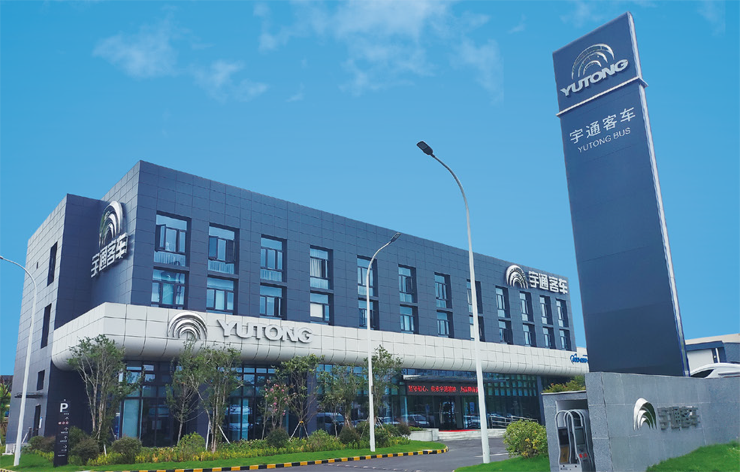 行业最大批量！！pg电子100辆高端旅游客车交付新疆