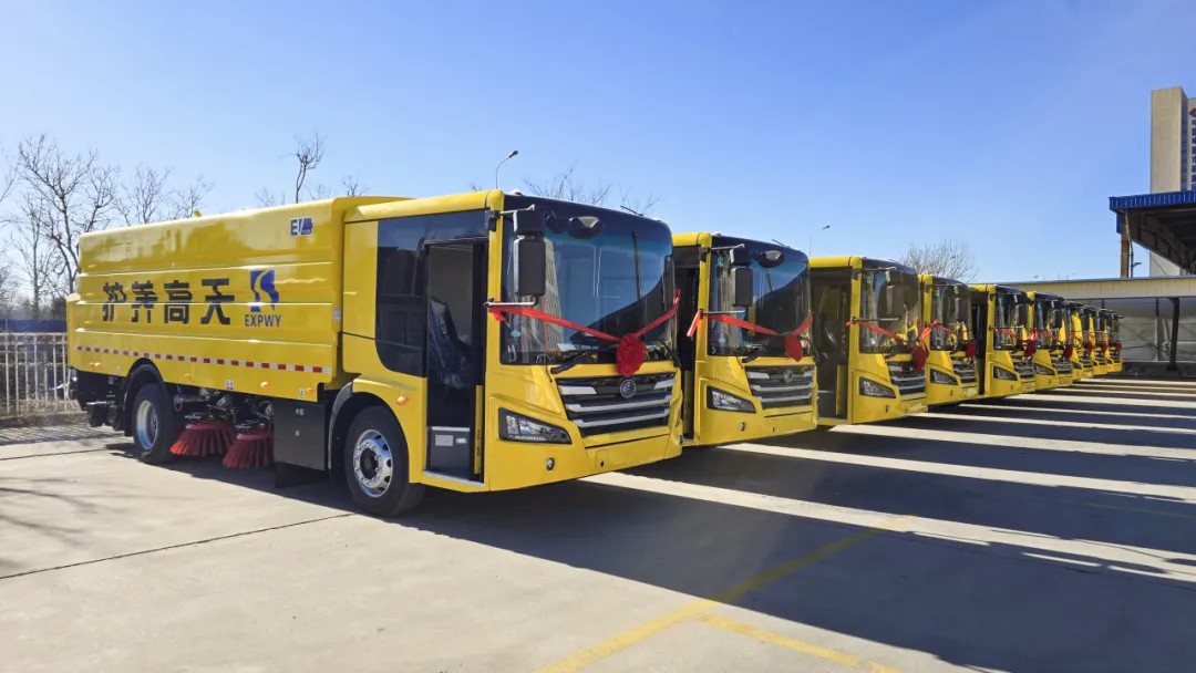 pg电子纯电动高速扫路车批量交付天津，，助力绿色养护升级！！！