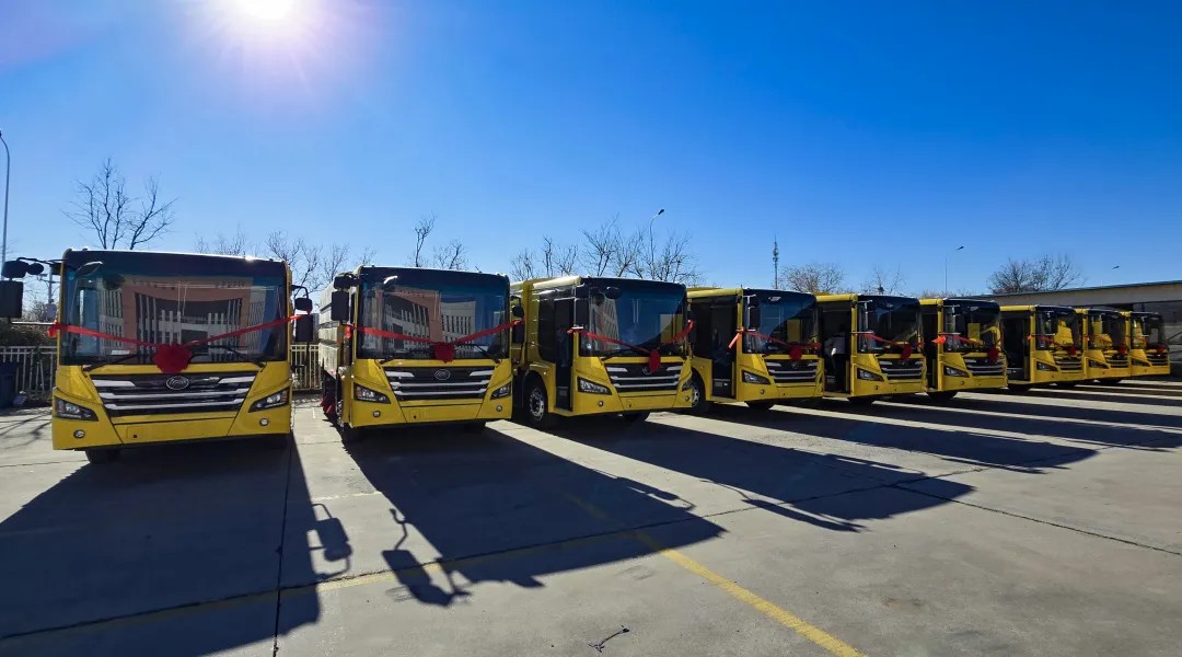 pg电子纯电动高速扫路车批量交付天津，，助力绿色养护升级！！！