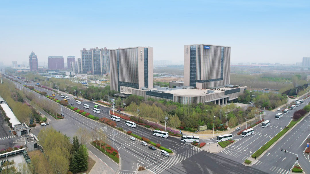 又100辆！！！pg电子高端旅游客车再次批量交付新疆