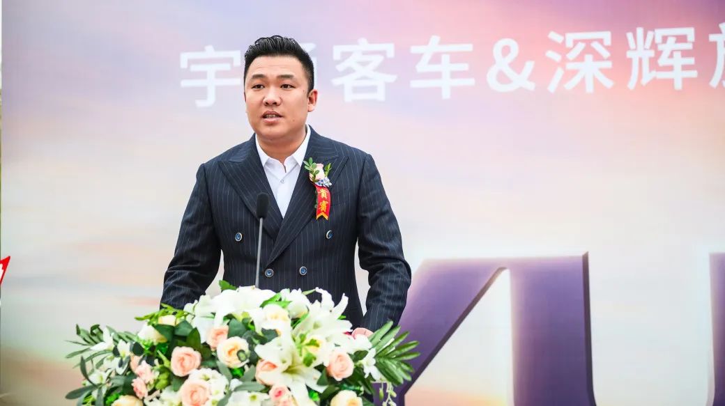 又100辆！！！pg电子高端旅游客车再次批量交付新疆