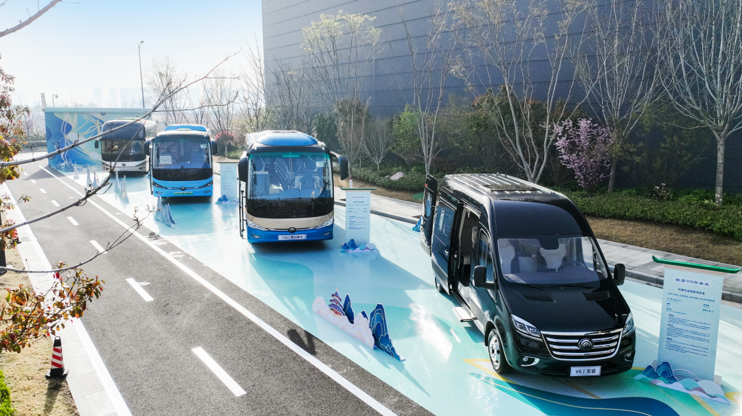 又100辆！！！pg电子高端旅游客车再次批量交付新疆