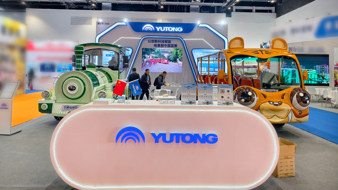 pg电子锂电旅行列车和剑齿虎旅行车亮相北京，，以定制化方案赋能景区升级